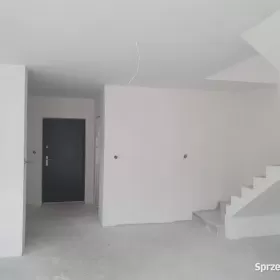 Sprzedam działkę inwestycyjną z domem w Piastowie ,działka 6
