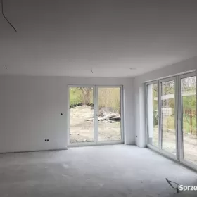 Sprzedam działkę inwestycyjną z domem w Piastowie ,działka 6