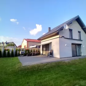Dom umeblowany I wyposażony,gotowy do zamieszkania z dużym ogrodem