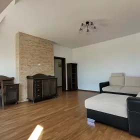 Wynajmę mieszkanie 102m2, bez czynszu zamknięte podwórko wolne od ręki