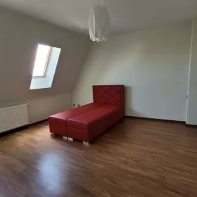 Wynajmę mieszkanie 102m2, bez czynszu zamknięte podwórko wolne od ręki
