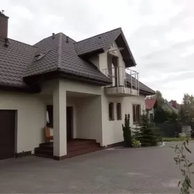 Sprzedam Przestronny dom w spokojnej okolicy.