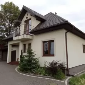 Sprzedam Przestronny dom w spokojnej okolicy.