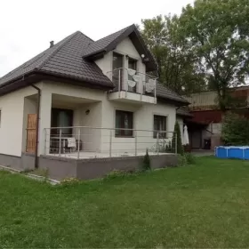 Sprzedam Przestronny dom w spokojnej okolicy.