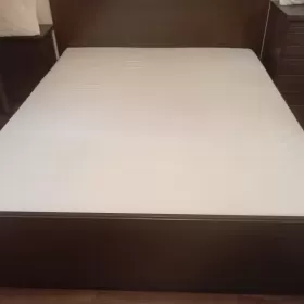 Sprzedam łóżko duże na dwie osoby z szufladą 