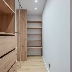 Sprzedam mieszkanie Łódź Pierwsze Piętro Balkon Meble na wymiar Nowe AGD/TV