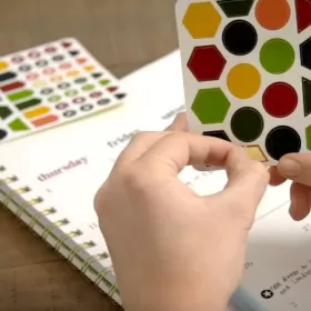 Ploter tnący Silhouette wyposażony w automatyczny podajnik arkuszowy - naklejki, etykiety