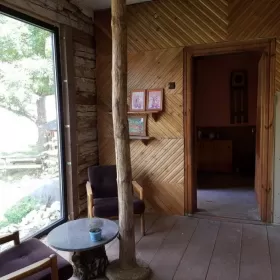 Z miasta na wieś, Domek na wsi plus łąka nad rzeką