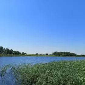 Dzialka 1000m2 z linia brzegowa jeziora, pozwolenie na budowe.