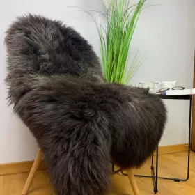 Stylowy dywan, uniwersalna naturalna skóra owcza Heidschnucke