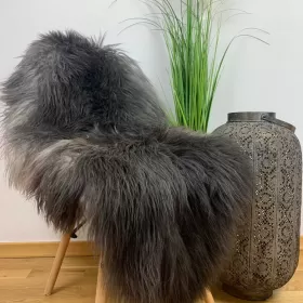 Stylowy dywan, uniwersalna naturalna skóra owcza Heidschnucke