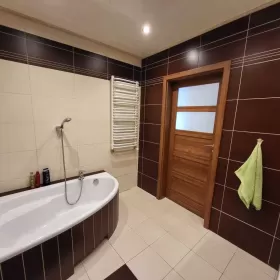 Przestronny apartament na 1 piętrze bezczynszowy