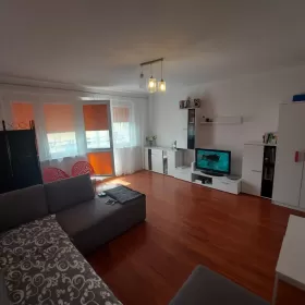 2 pokoje (49m2) 3 piętro, duży balkon, Osiedle Zachod. Super podwórko.