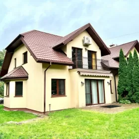 Bardzo wysoki standard; 5 minut od kolejki WKD Okrężna, bliźniak