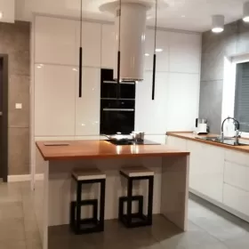 Sprzedam nowoczesny Dom z basenem oraz garażem,