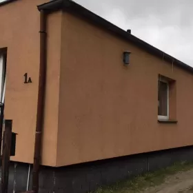 Wynajmę dom z garażem.