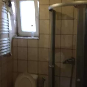 Wynajmę dom z garażem.