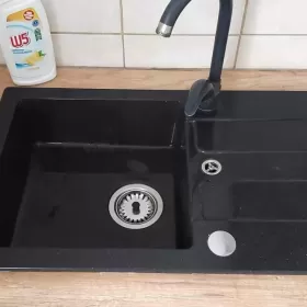 Wynajmę dom z garażem.