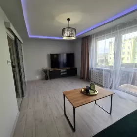 Wynajmę mieszkanie 3 pokoje Pionki po remoncie.