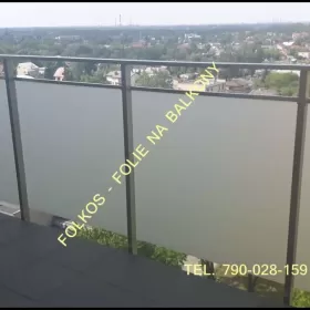 Oklejamy balkony Warszawa - folia matowa na szyby balkonowe -Folkos folia na balkon 