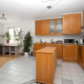 Sprzedam Mieszkanie z dużym balkonem i widokiem na las.