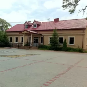 Piękny lokal do wynajęcia! 400 m.kw.  Po remoncie. 2.5 ha działki.