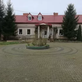 Piękny lokal do wynajęcia! 400 m.kw.  Po remoncie. 2.5 ha działki.