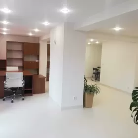 RASZYN, biuro do wynajęcia / media w cenie