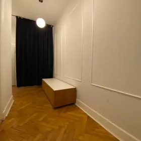 Wynajmę Lokal na biuro Warszawa w zabytkowej kamienicy - śródmieście.