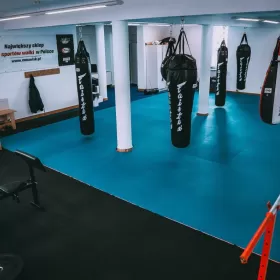 sprzedam w pełni wyposażony klub sportowy