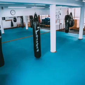 sprzedam w pełni wyposażony klub sportowy