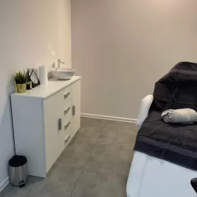 Odstąpię, odsprzedam salon fryzjerski kosmetyczny Kraków 