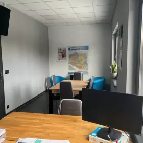 Wynajmę Umeblowane i wyposażone biuro do wynajęcia w Piotrowicach