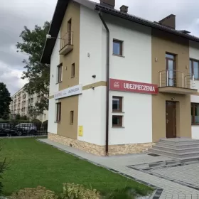 Do wynajęcia lokal użytkowy Nowy Sącz Ignacego Krasickiego 1 —- parking
