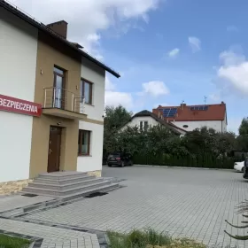 Do wynajęcia lokal użytkowy Nowy Sącz Ignacego Krasickiego 1 —- parking