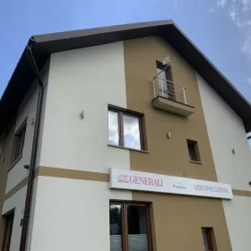 Do wynajęcia lokal użytkowy Nowy Sącz Ignacego Krasickiego 1 —- parking
