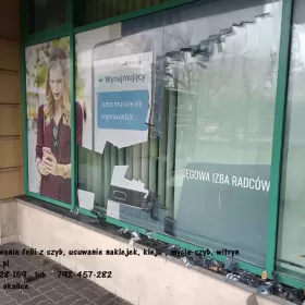 Usługa usuwania folii z szyb, zrywanie folii, usuwanie naklejek, kleju, mycie szyb, witryn ....Warszawa -Folkos folie okienne