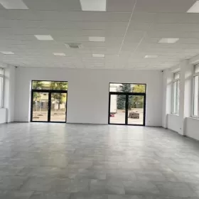 Wynajmę lokal handlowo-usługowy 160m2 Dęblin centrum
