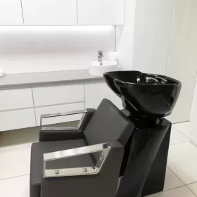 Sprzedam salon kosmetyczno-fryzjerski