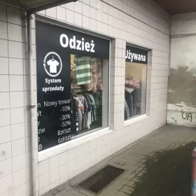 Odstąpię sklep z Odzieżą używaną Niski Czynsz