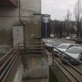 Odstąpię sklep z Odzieżą używaną Niski Czynsz