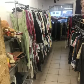 Odstąpię sklep z Odzieżą używaną Niski Czynsz