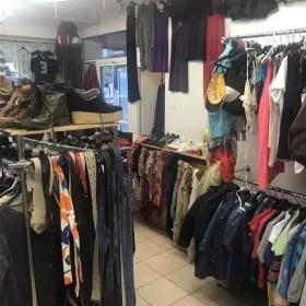 Odstąpię sklep z Odzieżą używaną Niski Czynsz