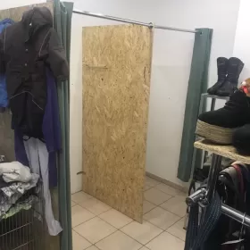 Odstąpię sklep z Odzieżą używaną Niski Czynsz