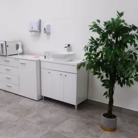 Sprzedam salon paznokci, salon kosmetyczny