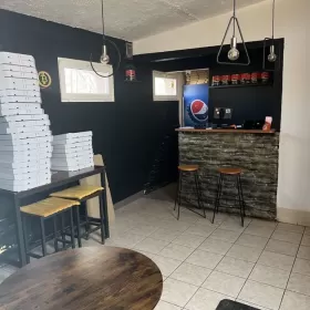 Sprzedam Odstąpię lokal gastronomiczny. 1600 zł - czynsz. Gotowy biznes.