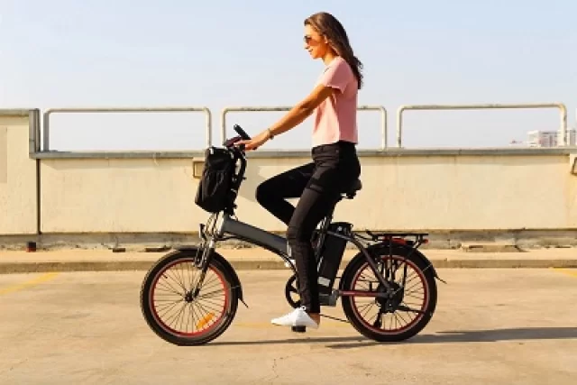 Jaki rower kupić i gdzie go szukać? Mocny rower elektryczny do 60 km /h